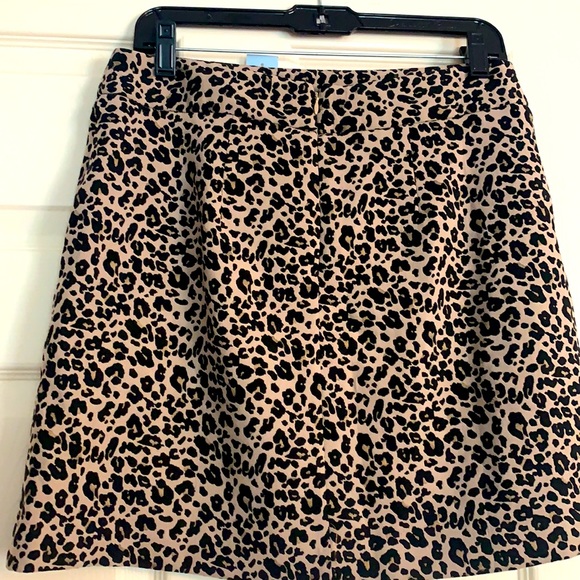 NWT LOFT Leopard print stretchy above knee length skirt - Picture 3 of 3